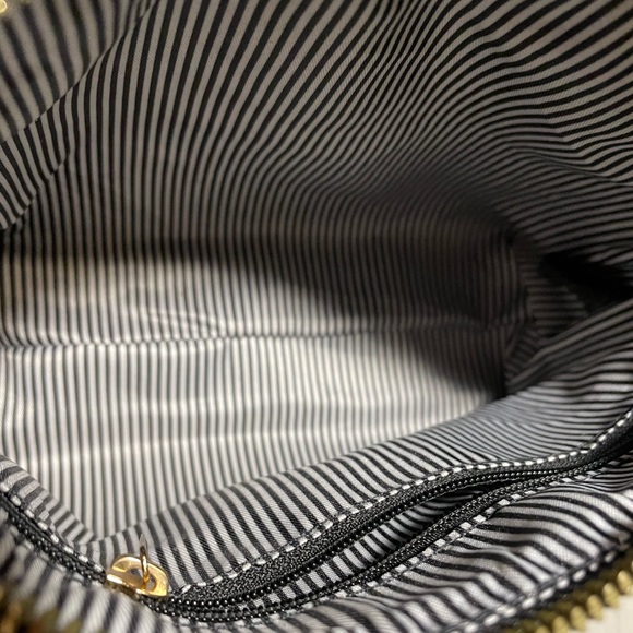 Woman’s cross body purse - Picture 3 of 4